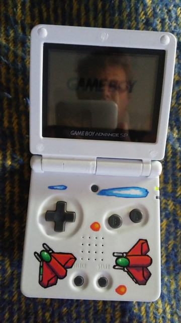 Gameboy-Advance-SP-white-off-light