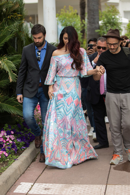 Aishwarya-Rai-Sightings-In-Cannes-2018-06.jpg
