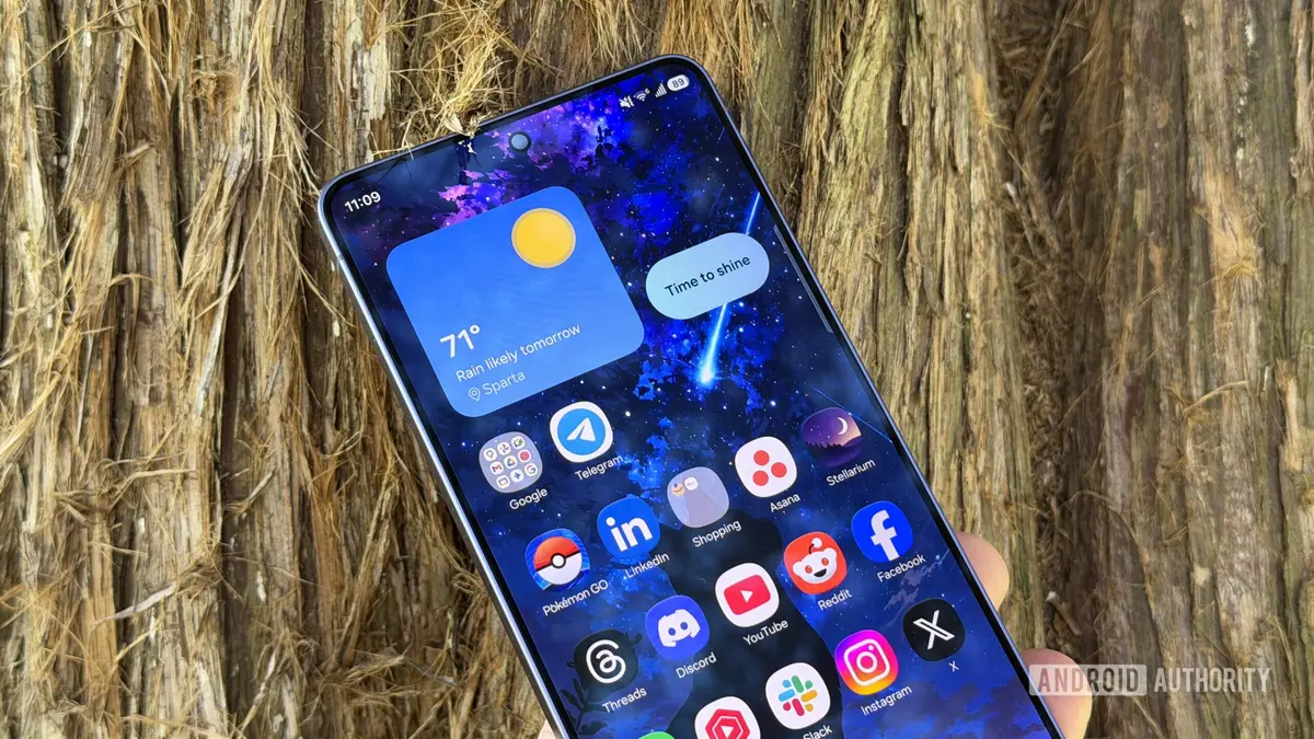 Samsung Brings Beloved Screenshot Gesture to Galaxy Phones