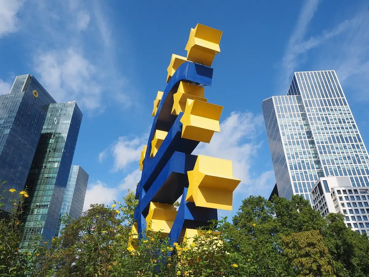 Banca Centrală Europeană se așteaptă să majoreze din nou ratele dobânzilor