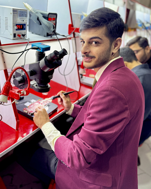 Mobile Repairing Course i Smart Training Institute (9).jpg