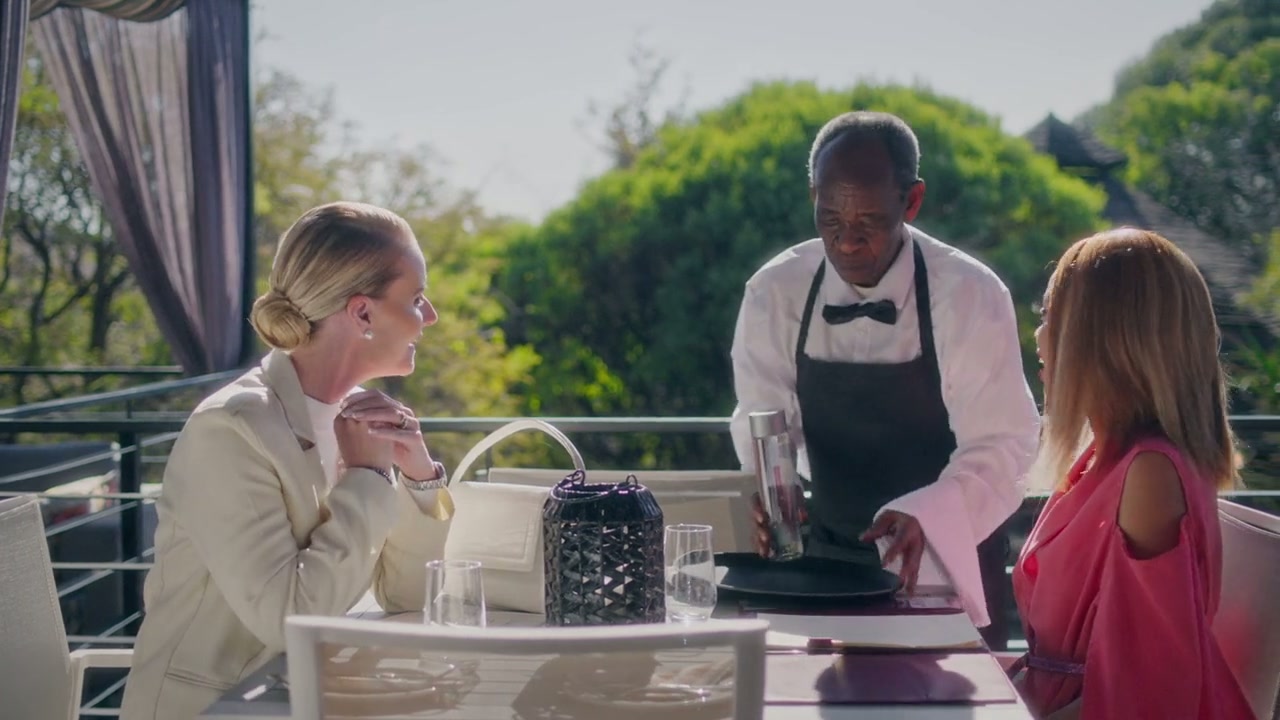Real Estate Sisters Screenshot