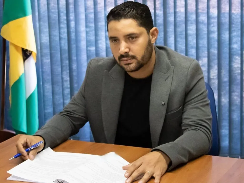 Por 12 votos a 1, vereadores votam pela cassa&ccedil;&atilde;o do mandato de Guilherme na CP de Finan&ccedil;as da C&acirc;mara Municipal