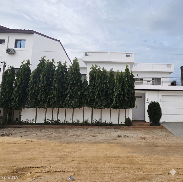 Villa Duplex · 7 chambres · Angré, Cocody · à louer