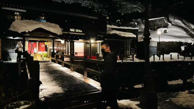 银山温泉街8.webp