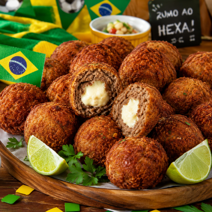 Bolinho de Carne com Cream Cheese no Centro
