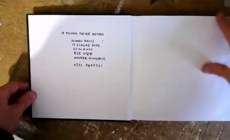 https://i.ibb.co/fGKk78tJ/simon-davis.webp