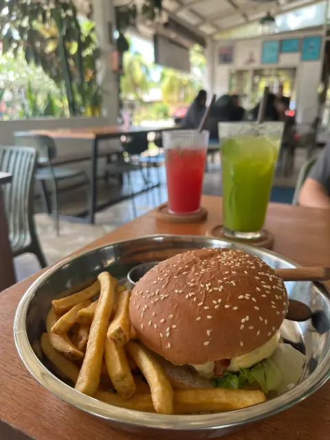 Ombok Cherating Surf Cafe2.webp