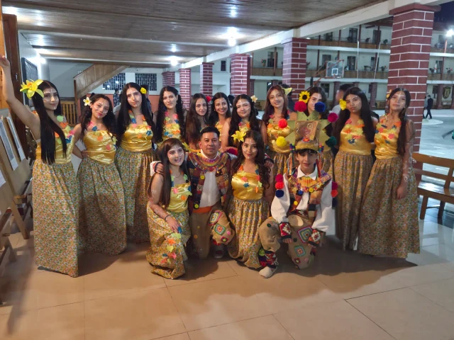 Estudiantes participantes en la Gala Artística