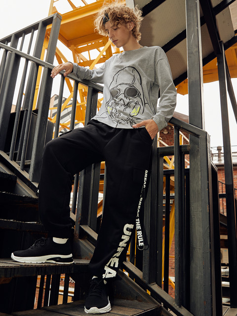 https://i.ibb.co/fNBYZQ4/AW21-BJ906-2.jpg