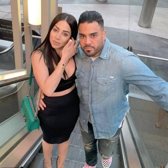 En el vídeo, Ben-Cohen fue arrojado al suelo y estrangulado.Instagram