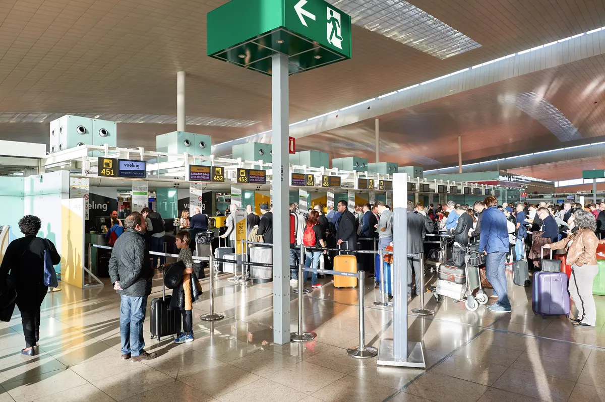 Liniile lungi de aeroporturi sunt așteptate pentru călătorii americani în Europa în această vară