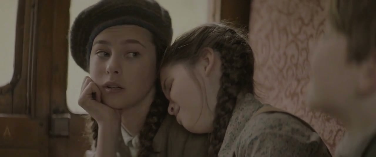 The Railway Children Return Screenshot