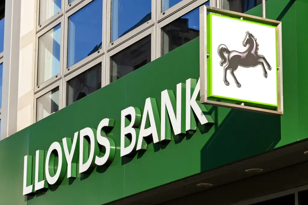 IT Outages Challenge Compliance in UK Banking Sector