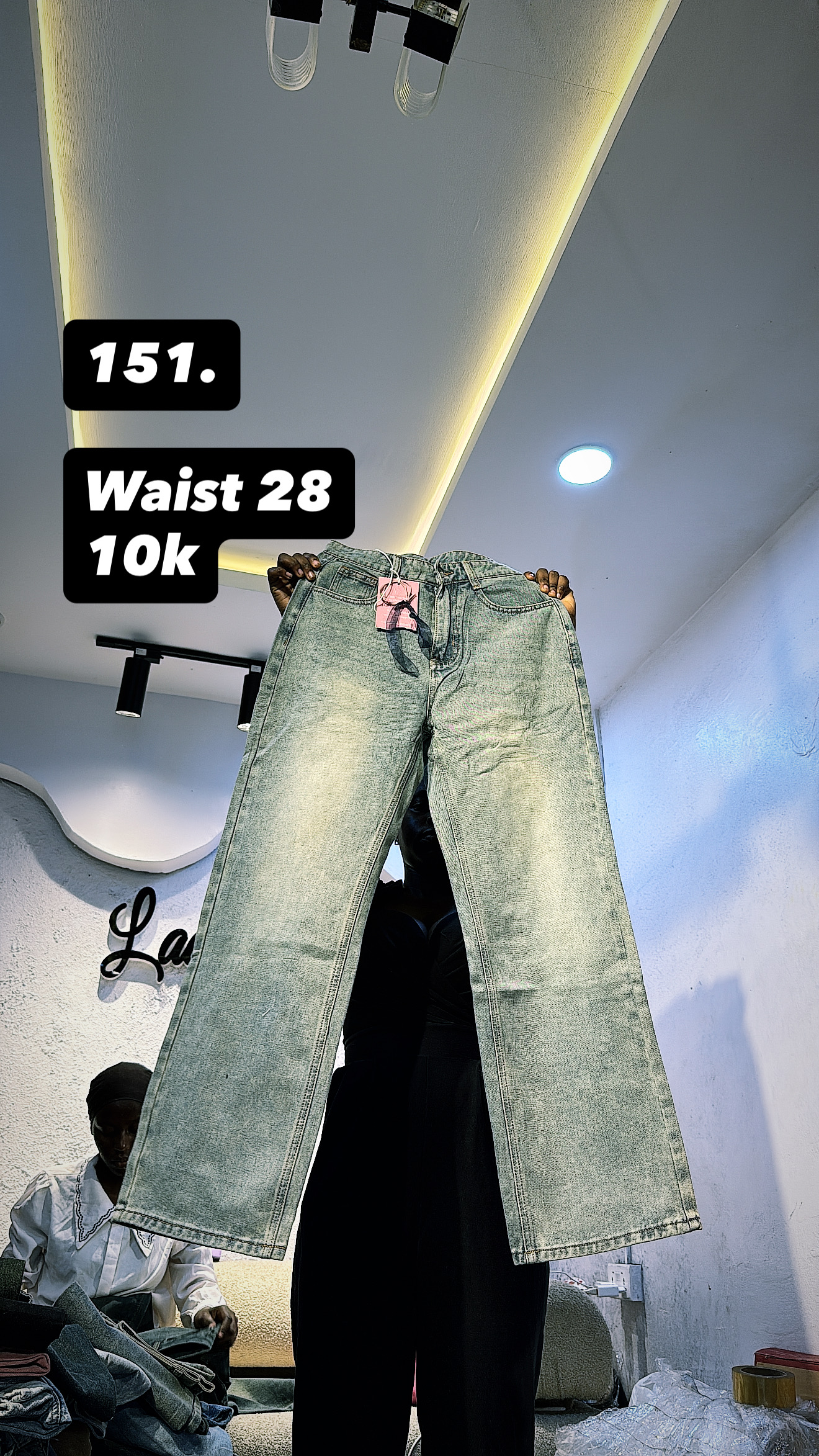 Waist 28
