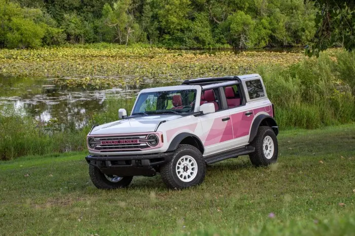 Ford lansează o ediție specială Bronco: „Rising Desert