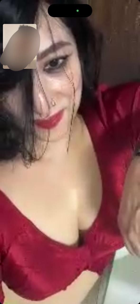 hot-cleavage-in-a-blouse.jpg