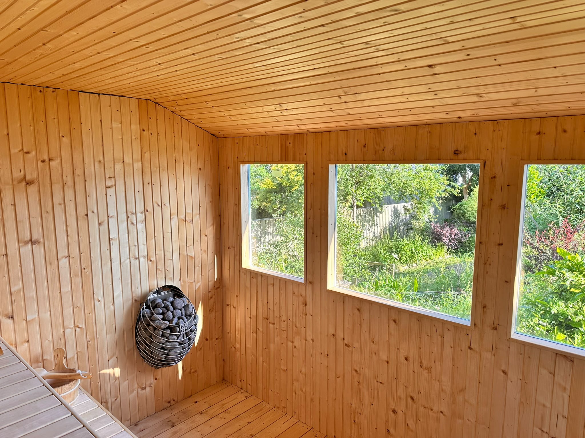 Pondhu private sauna with garden views
