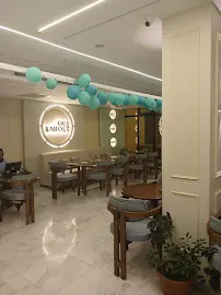 صورة Out & About Restaurant