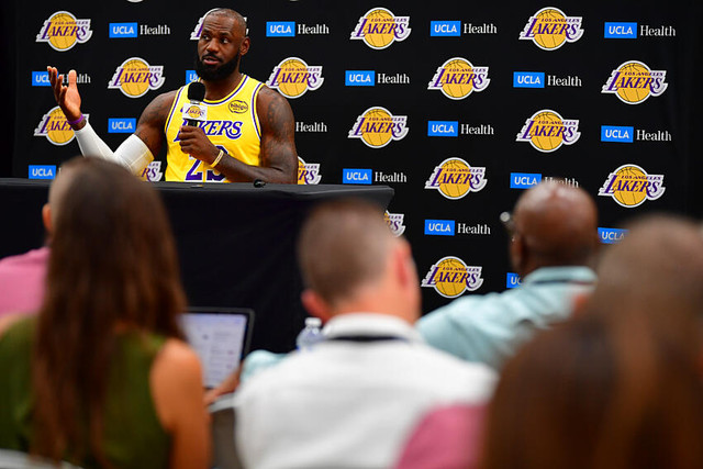 LeBron James durante o Media Day do Lakers 2025