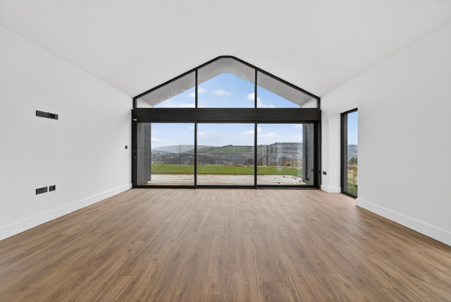 Empty room before virtual staging