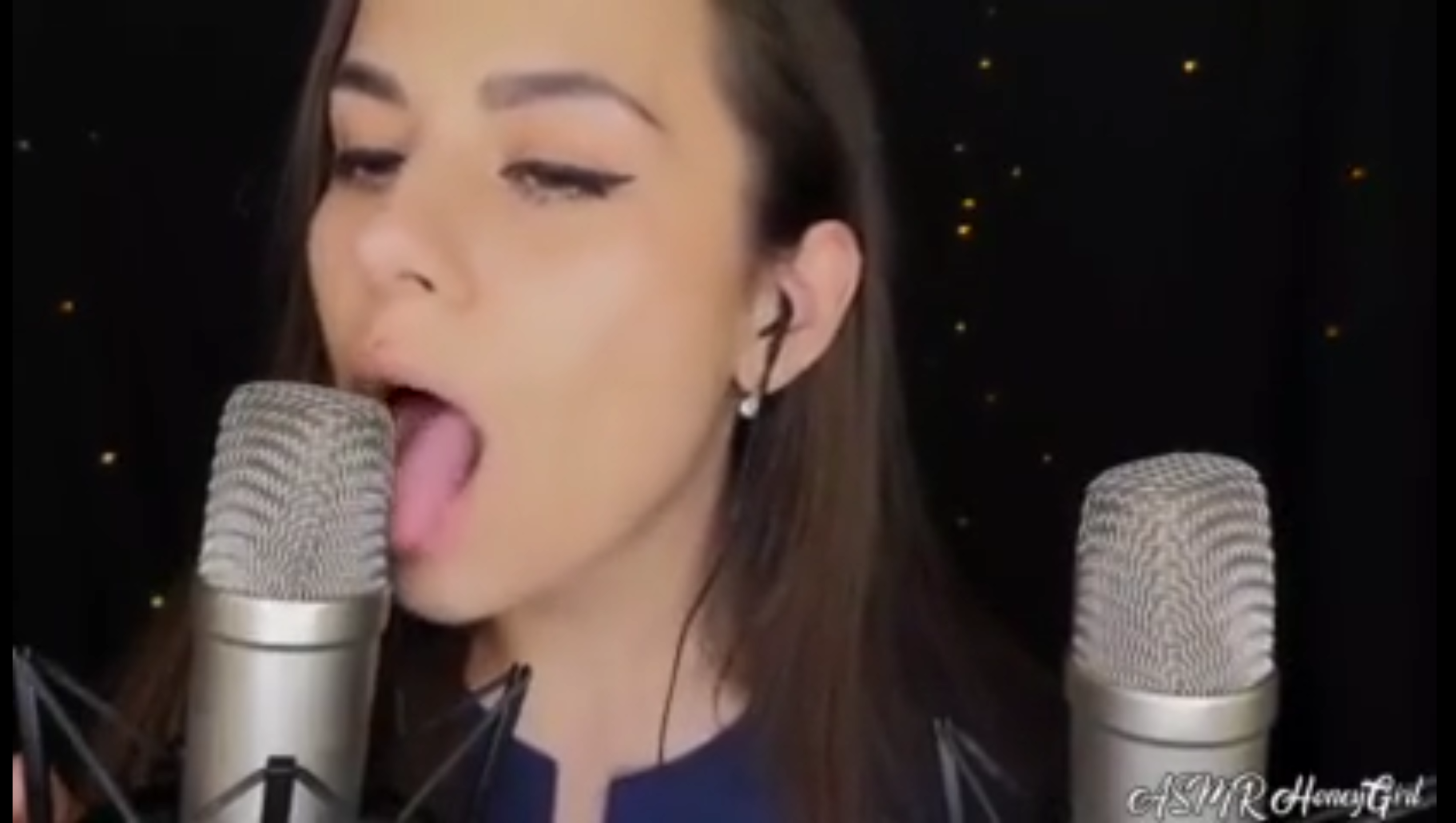 Mics Licking [ HoneyGirl ]