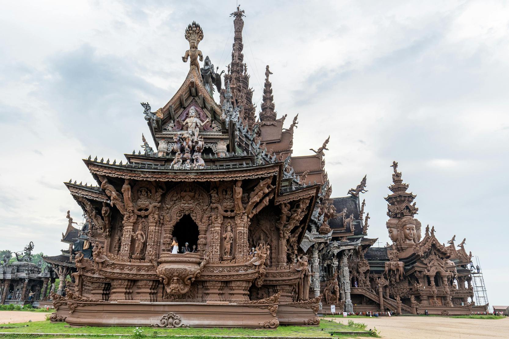 Pattaya to Bangkok with Temple Tour