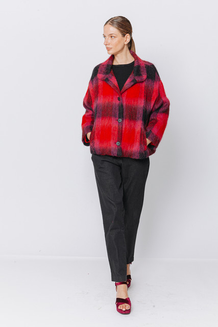 modella cappotti tartan Martino Midali AI 2024-25 modella cappotti tartan Martino Midali AI 2024-25