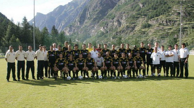 ΠΕΡΙΟΔΟΣ 2005-06 – Πρόεδρος: Θεμιστοκλής Νικολαΐδης

ΠΡΟΠΟΝΗΤΗΣ – ΡΟΣΤΕΡ
Προπονητής: Φερνάντο Σάντος (Fernando Manuel Costa Santos) – 2η Σεζόν

Τερματοφύλακες: Στέφανο Σορεντίνο – Διονύσης Χιώτης – Γιάννης Αραμπατζής

Αμυντικοί: Νίκος Γεωργέας – Βαγγέλης Μόρας – Μπρούνο Τσιρίλο – Χρήστος Κόντης – Νίκολα Μάλμπασα – Χρήστος Μπούρμπος – Σταύρος Τζιωρτζιόπουλος – Γιώργος Αλεξόπουλος – Τραιανός Δέλλας – Δημήτρης Κουτρομάνος – Σωκράτης Παπασταθόπουλος

Μέσοι: Κώστας Κατσουράνης – Λουέι Τσάνκο – Βλάνταν Ίβιτς – Σίμος Κρασσάς – Ηλίας Κυριακίδης – Έμερσον Μόισες Κόστα – Παναγιώτης Κονέ – Βασίλης Λάκης – Βασίλης Πλιάτσικας – Μίλτος Σαπάνης

Επιθετικοί: Νίκος Λυμπερόπουλος – Ζούλιο Σέζαρ – Αλεσάντρε Σοάρες – Παντελής Καπετάνος – Άγγελος Κομβολίδης – Όλεγκ Βενγλίνσκι