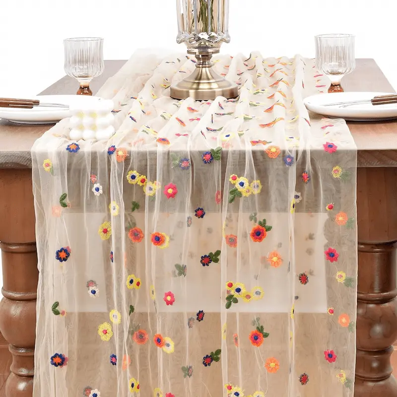 Champagne Daisy Table Runner – Seasonal Decor Accent for Spring & Summer Makeover Ideas