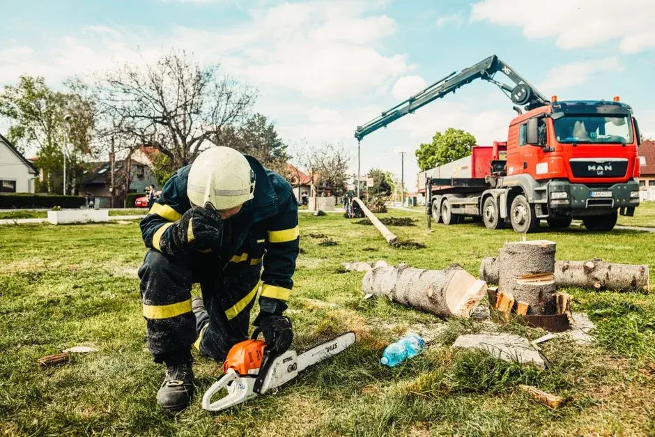 Cod roșu de furtuni: Viituri în Bușteni și haos în traficul din București