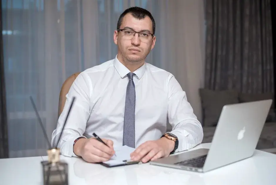 Consultări între primar și partidele politice la București: oportunități și provocări