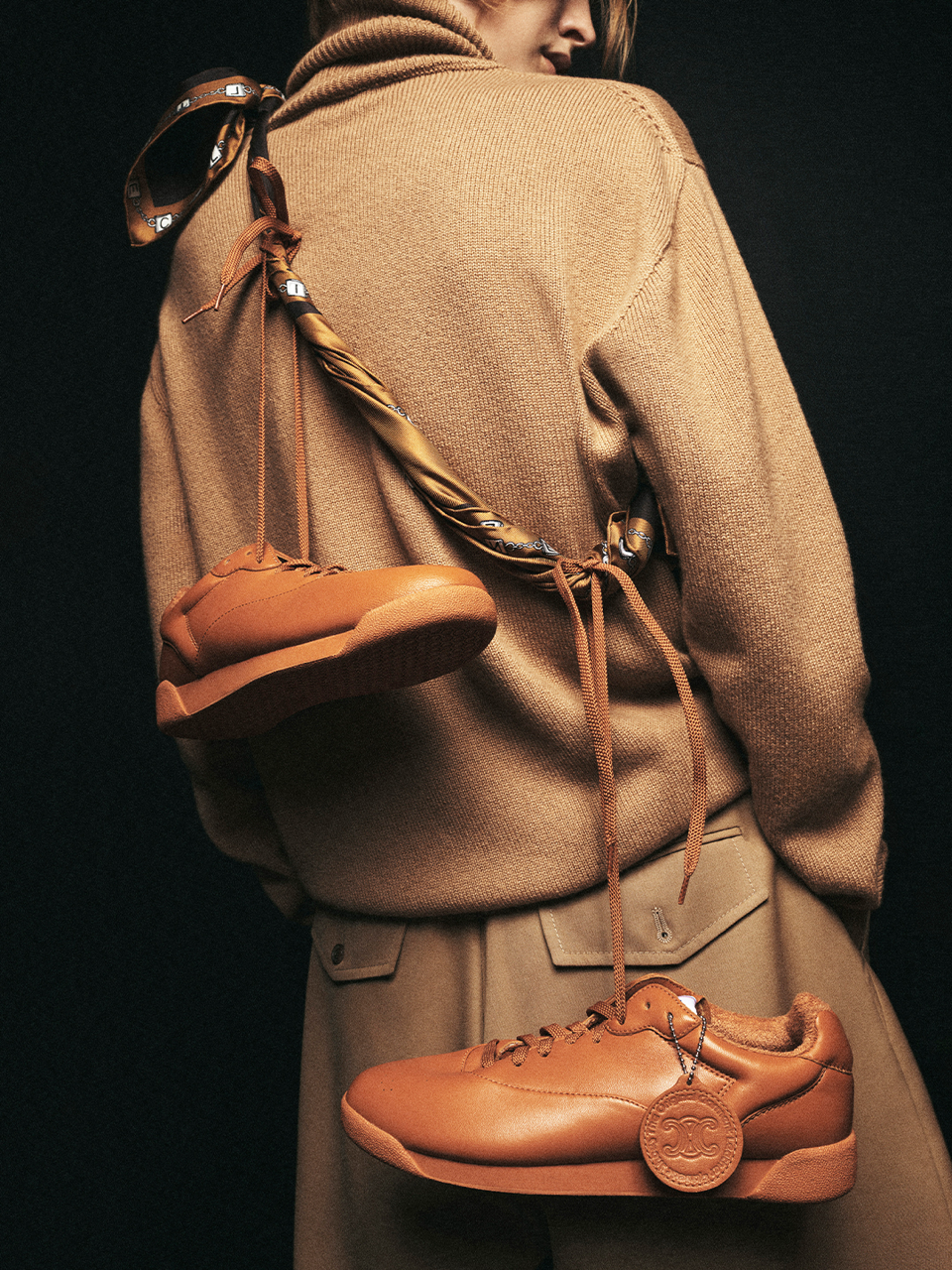 Celine x Reebok Freestyle Lo marrone Celine x Reebok Freestyle Lo marrone protagonista della campagna 2026