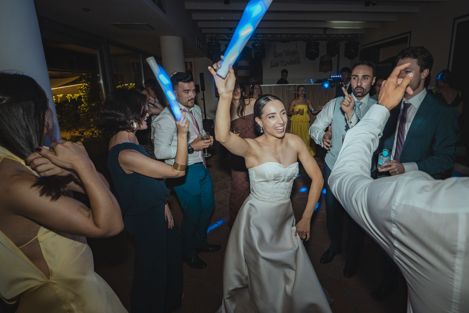 Fiesta de boda en Espacio NÜA fotografiada por Azulo Weddings, fotógrafos de boda en Madrid