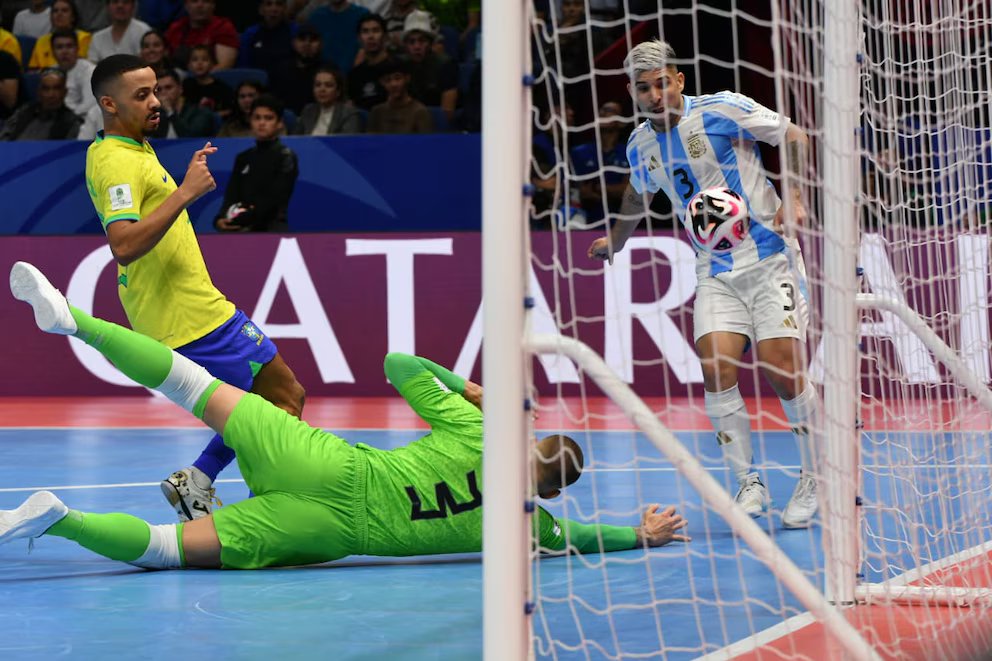 FUTSAL: Argentina jugó un gran partido y mereció más, pero cayó 2-1 ante Brasil en la final