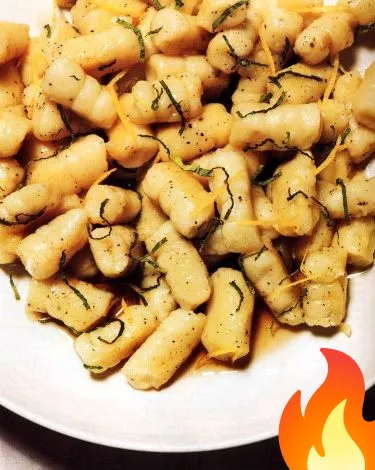 Фото Картофельные ньокки с ореховым маслом и шалфеем