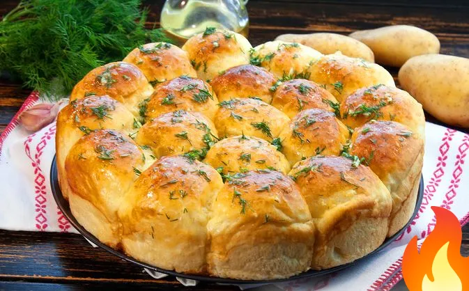 Постер Картофельные пампушки с укропно-чесночным соусом