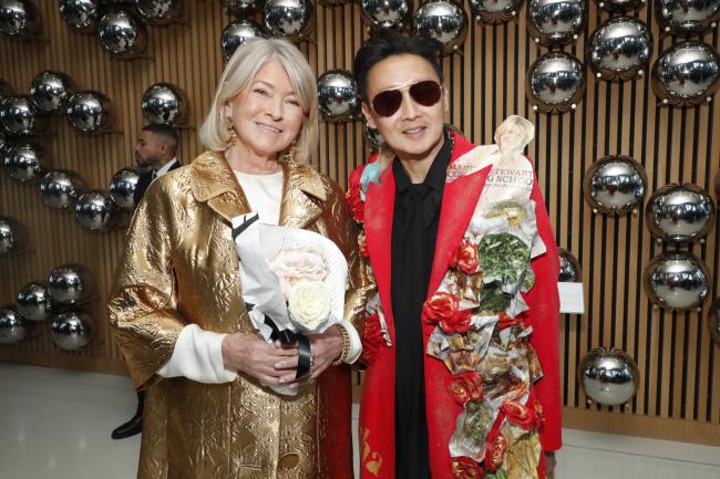 El diseñador Andrew Yu, quien le dijo a Flash de Fama que vive cerca de Stewart en el norte del estado, creó una chaqueta en su honor.Imágenes de Getty para NYCWFF