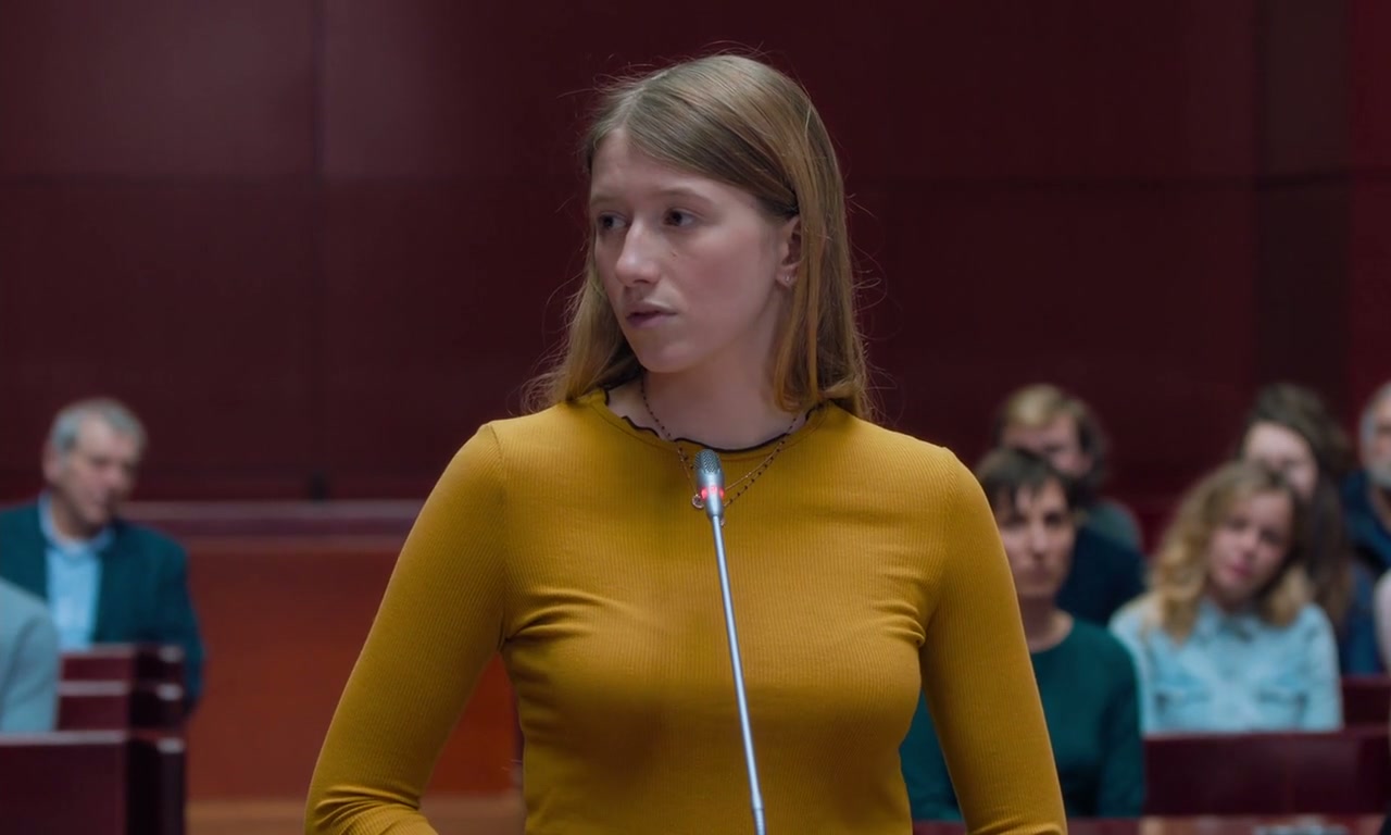 The Girl with a Bracelet Screenshot