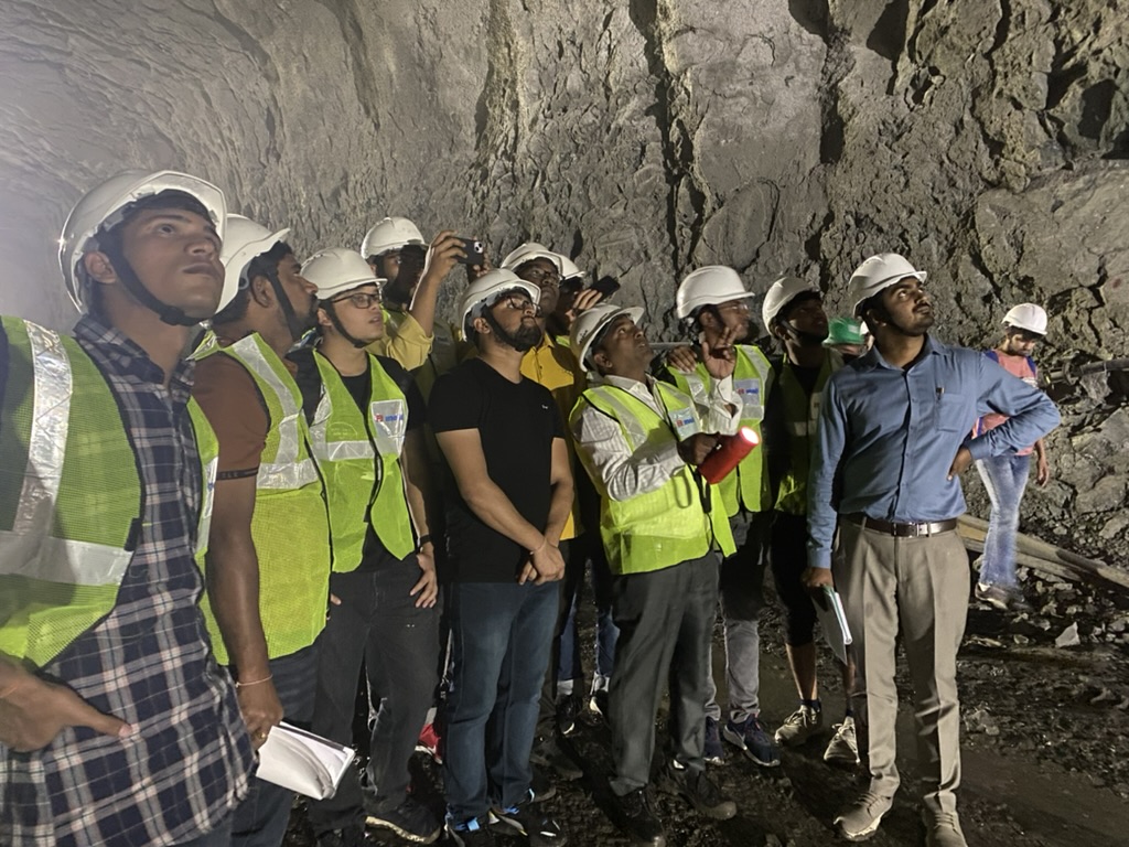 Site Visit with Undergraduate Students