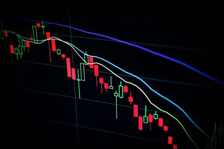 Bitcoin Struggles Near $59,000 Threshold Amid Market Volatility