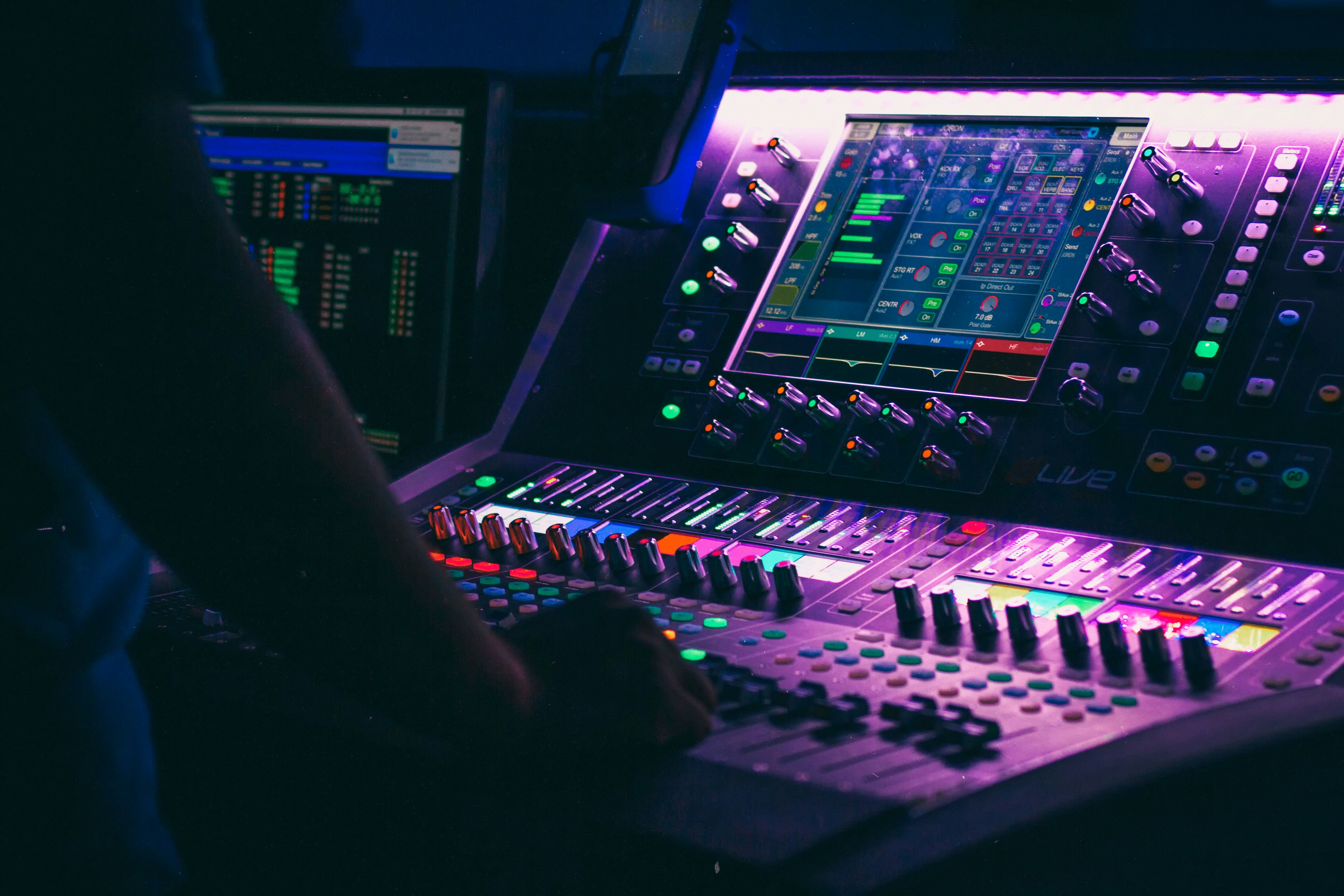 Online Mixing vs Local Studio: Which Option Fits Independent Artists Best?_2