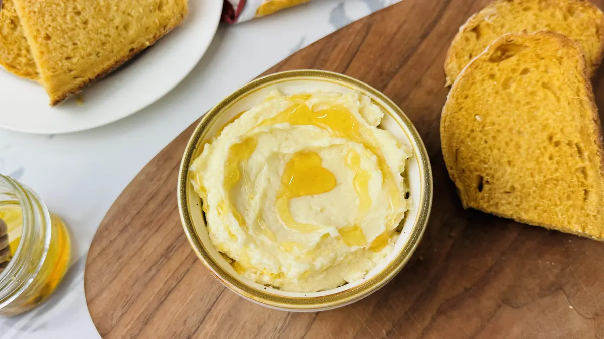 Sweet Delight: Homemade Honey Butter