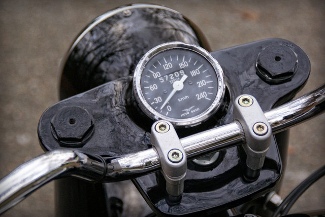 guzzi eldo gauge setup without orginal crown.jpg