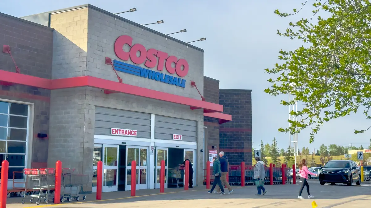 Canadian Costco Stores Offer Unique Desserts