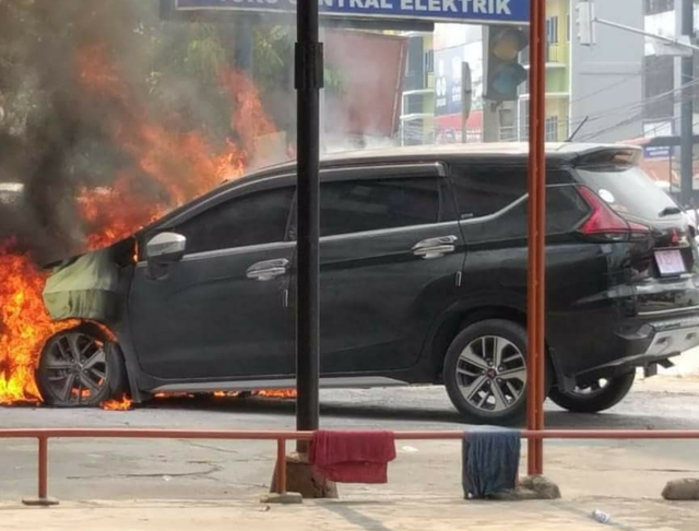 xpander kebakaran 3544
