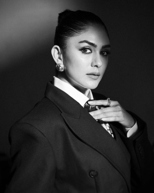 Mrunal-Thakur-4