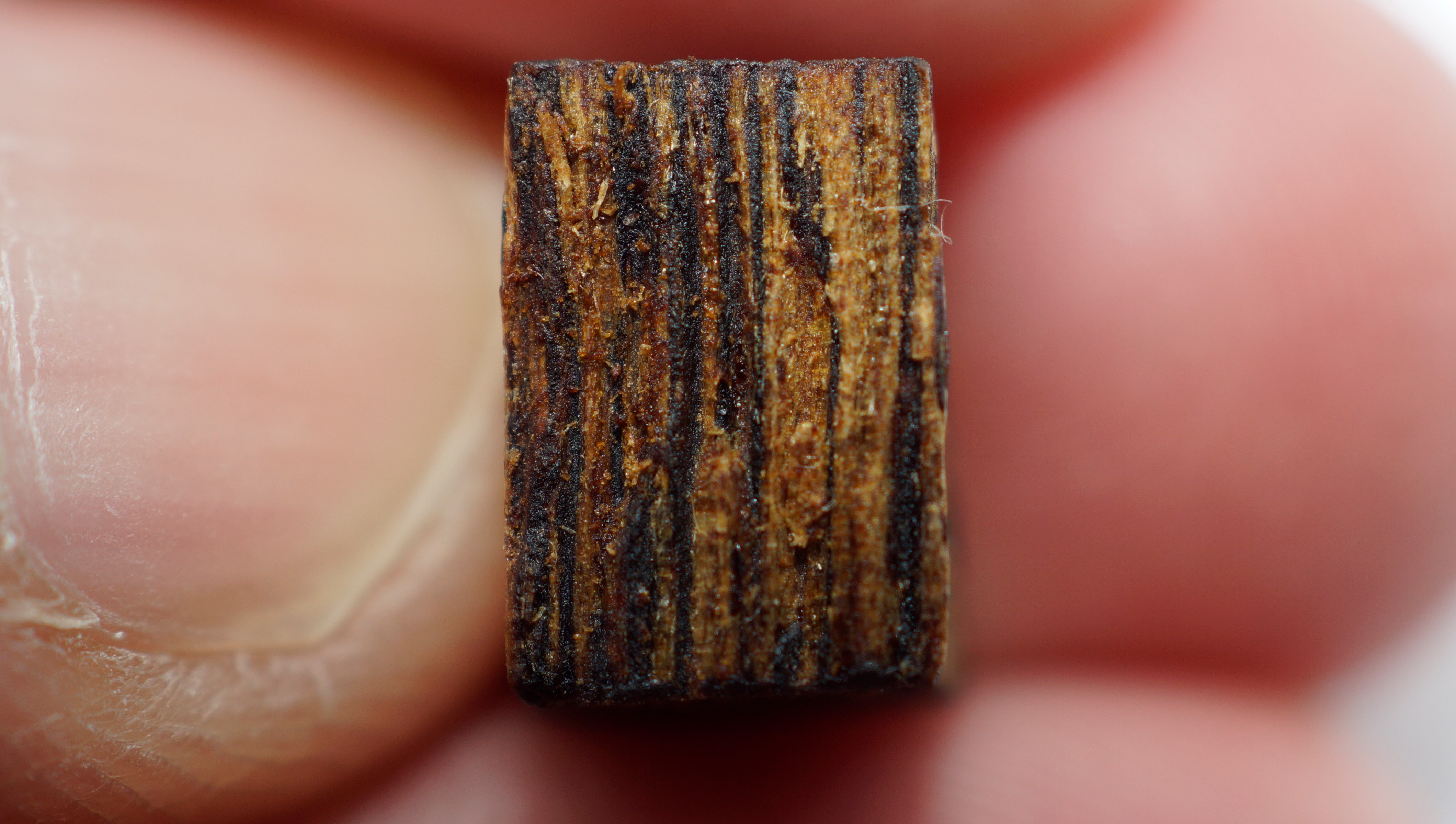 [Ouddict.com] Oud Wood