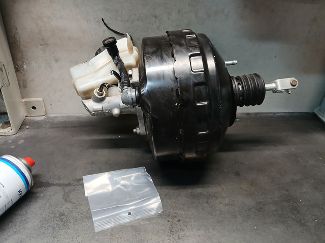 e90 booster RHD cilinder.jpg