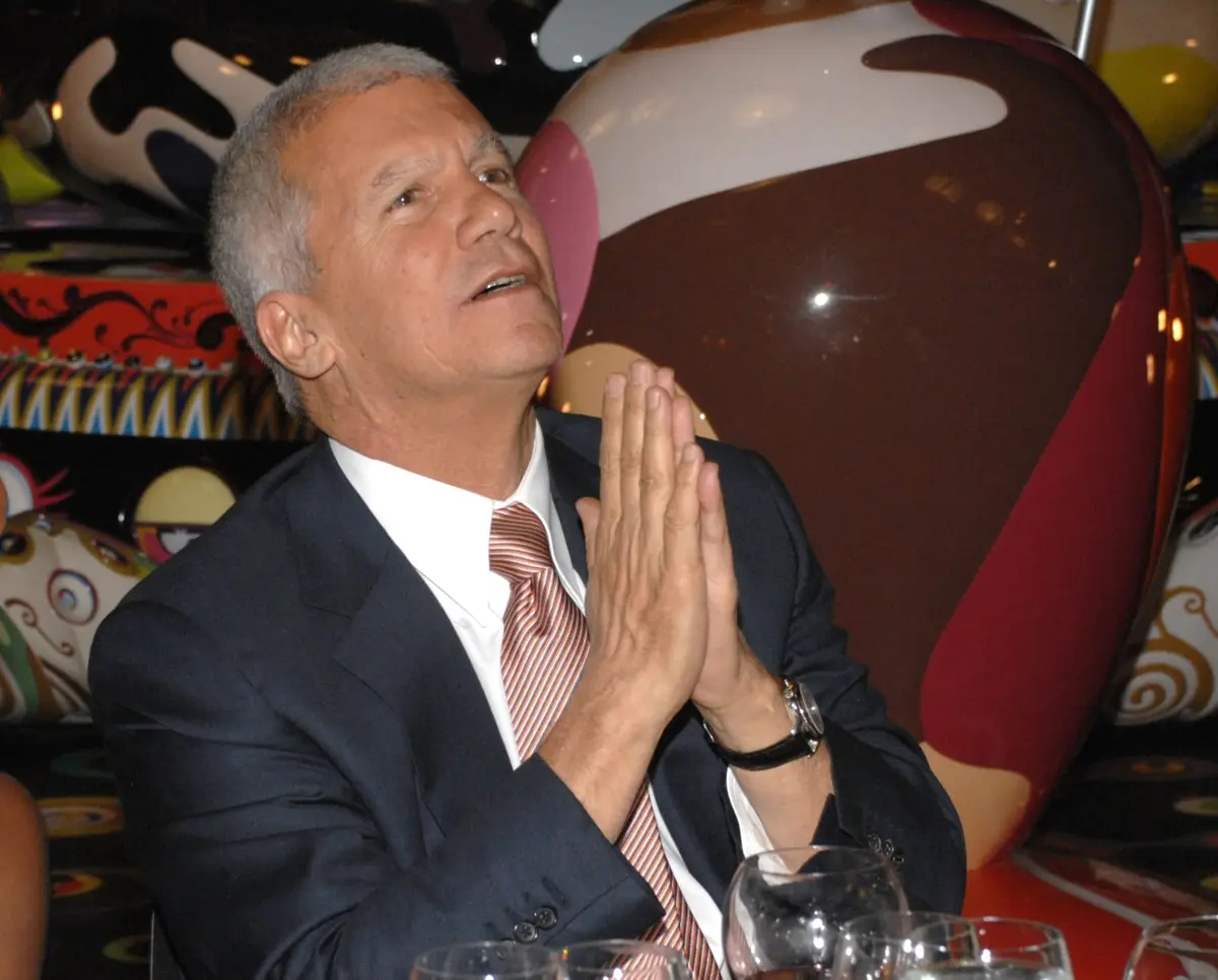 Larry Gagosian: Art Dealer ia scena centrală în documentarul viitor